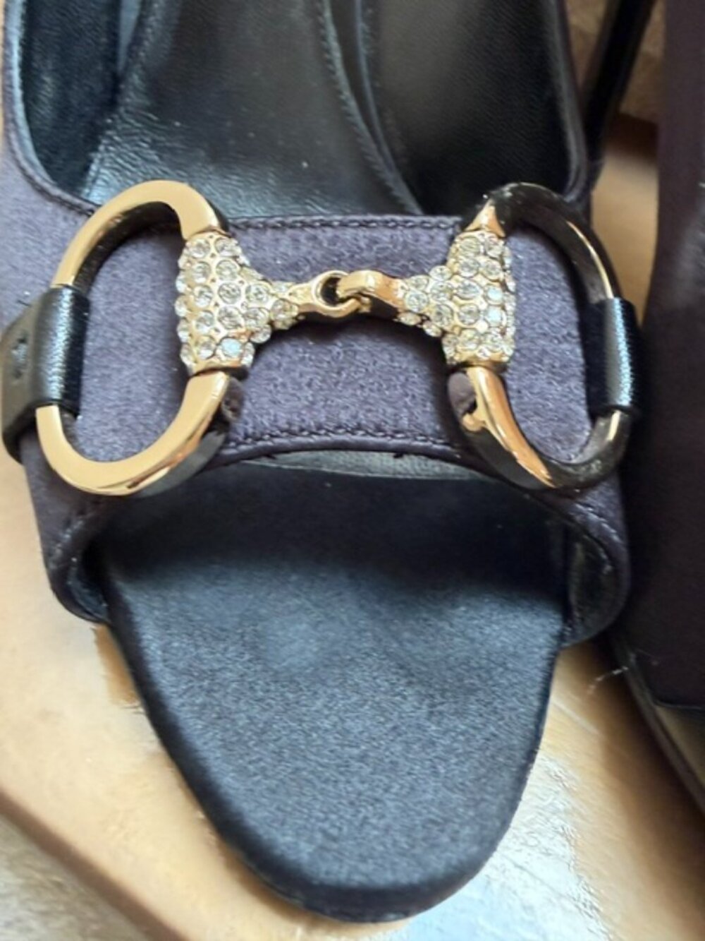 Gucci Satin Crystal Horsebit pumps - Picture 2 of 16